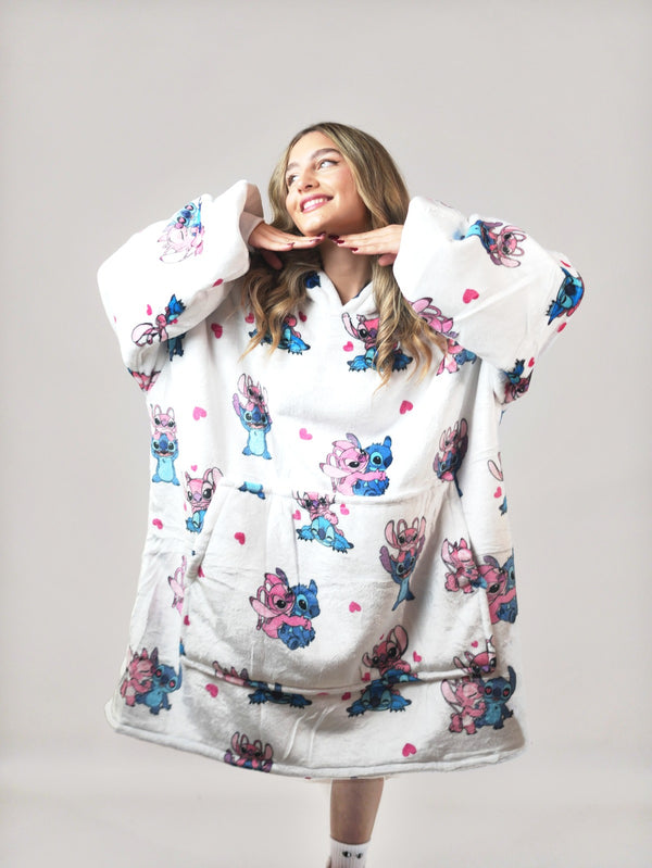 Cozy Stitch White🐻 – Oversized Hoodie Blanket