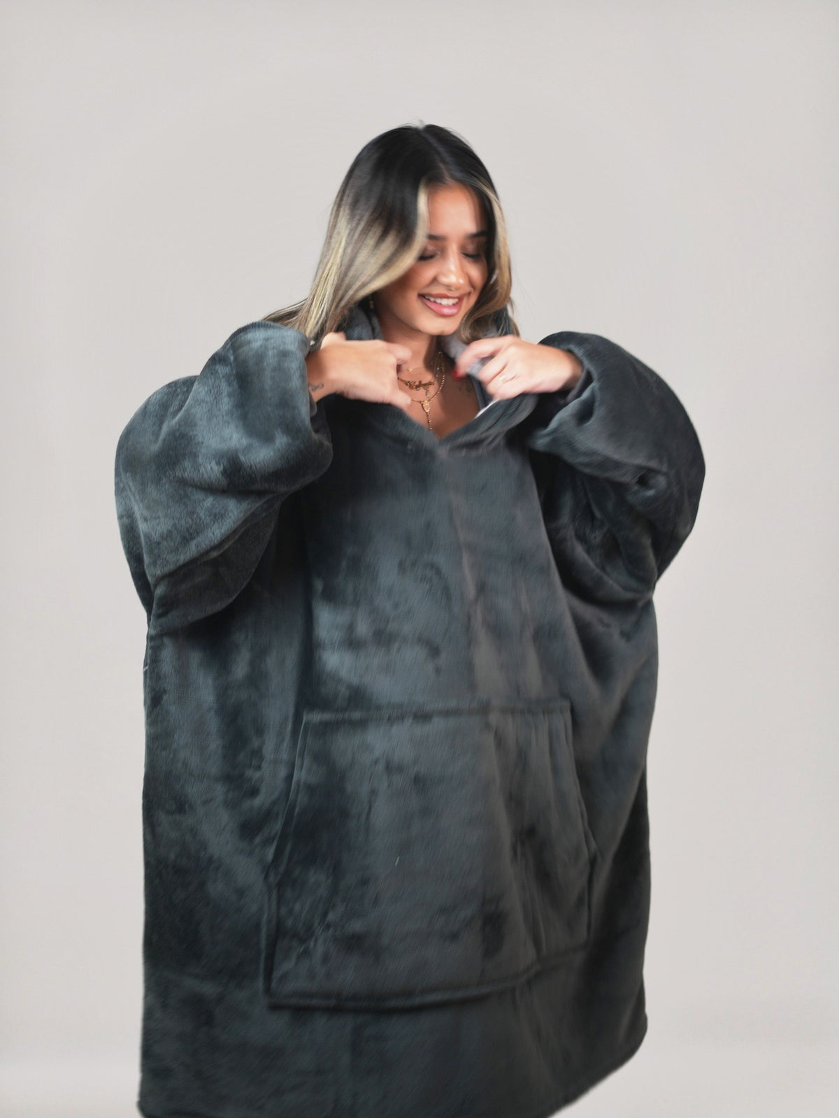 Cozy Black hoodie blanket in black, Detail View - Cozify Lebanon