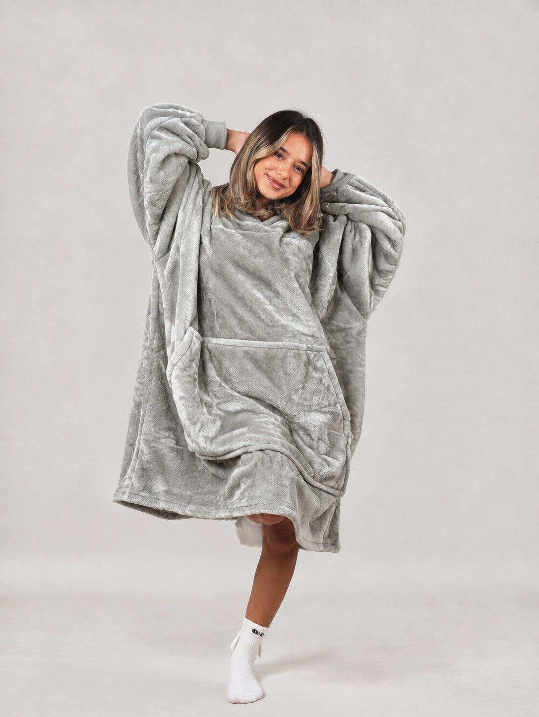 Cozy Smokey 💨 – Oversized Hoodie Blanket