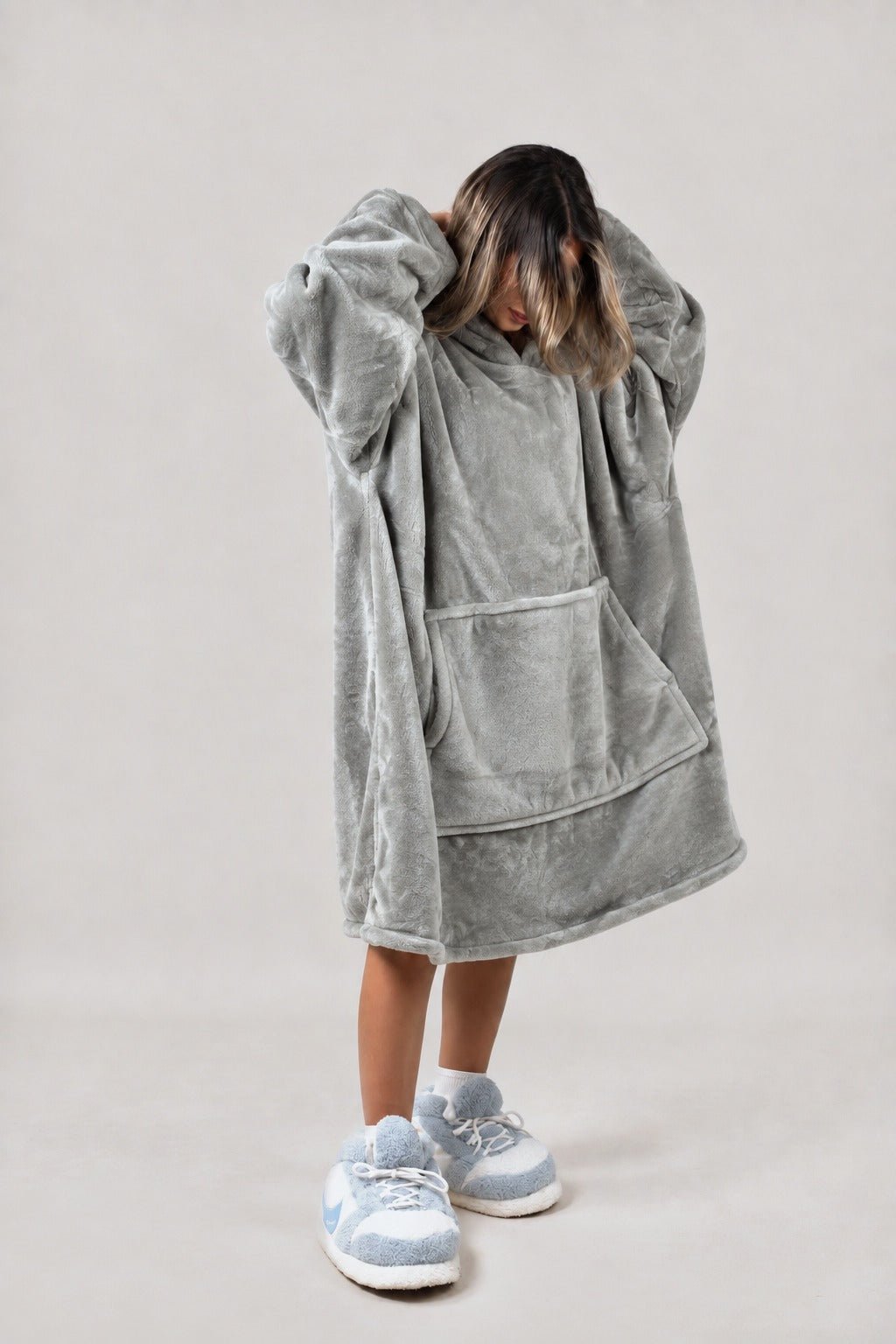 Cozy Smokey 💨 – Oversized Hoodie Blanket