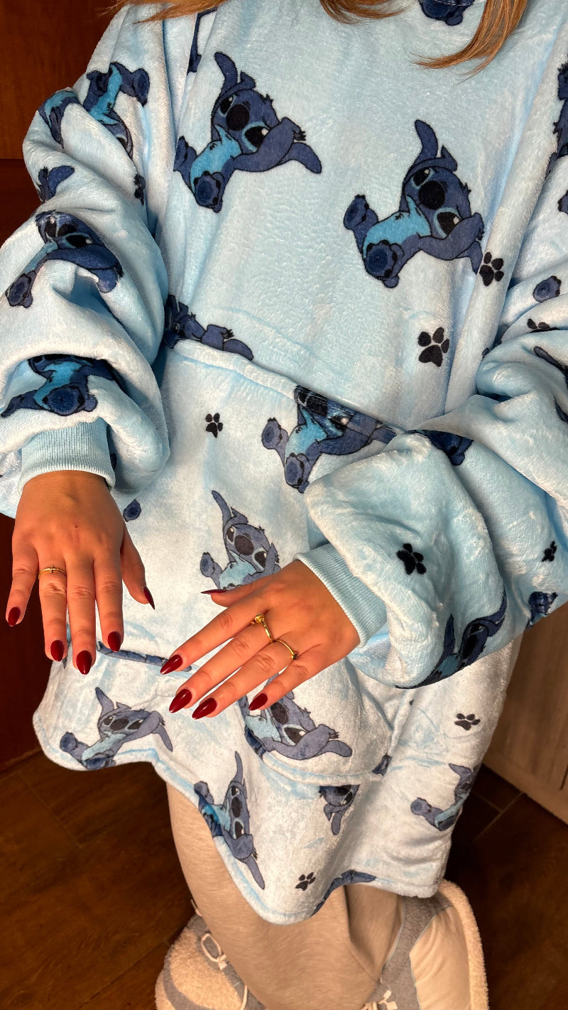 Oversized Stitch-themed wearable blanket hoodie with sherpa fleece lining, large front pocket and hood – cozy Disney loungewear for teens, women and fans of Lilo & Stitch in Lebanon